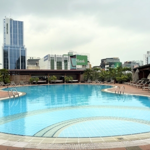 nhung-thukhong-de-roi-vao-ho-boi